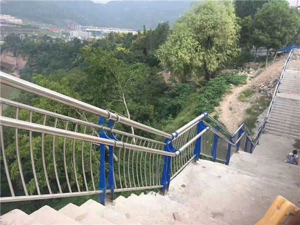 吐鲁番不锈钢复合管护栏的特点与优势