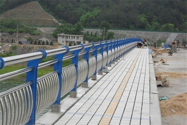 吐鲁番不锈钢桥梁灯光护栏